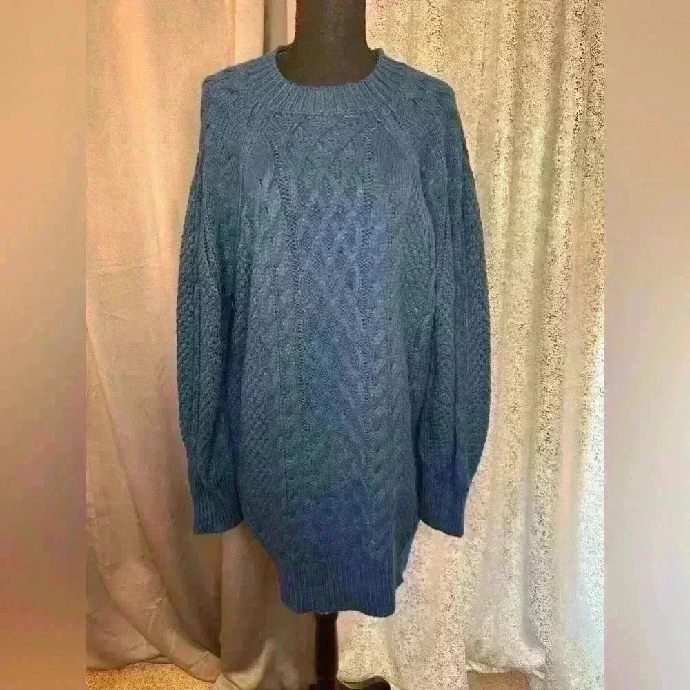Vintage women’s oversized sweater